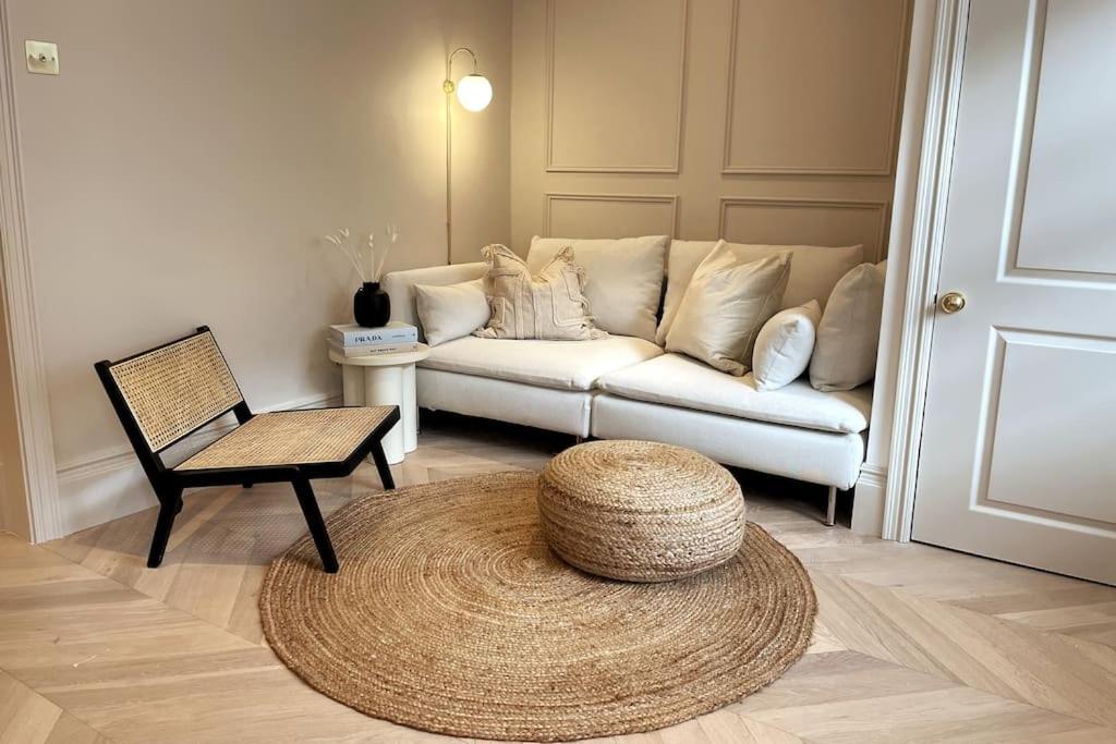Courtyard Garden, Beautifully Finished Flat - Ba1 Apartment Bath Bagian luar foto