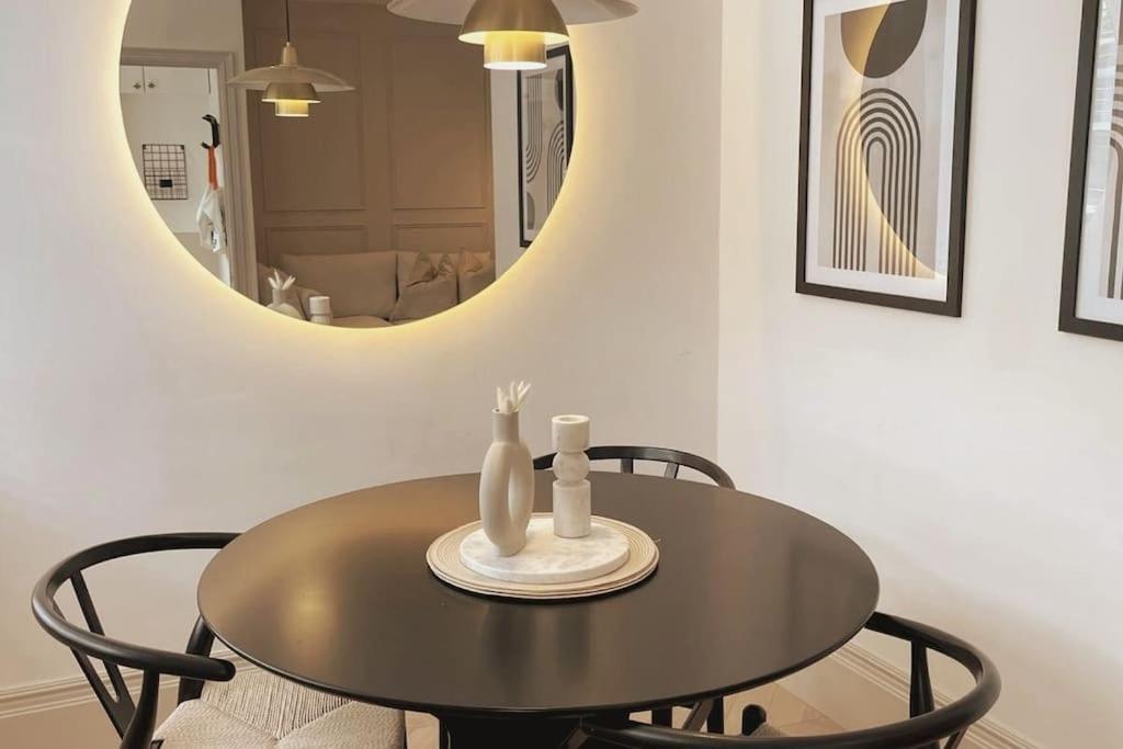Courtyard Garden, Beautifully Finished Flat - Ba1 Apartment Bath Bagian luar foto