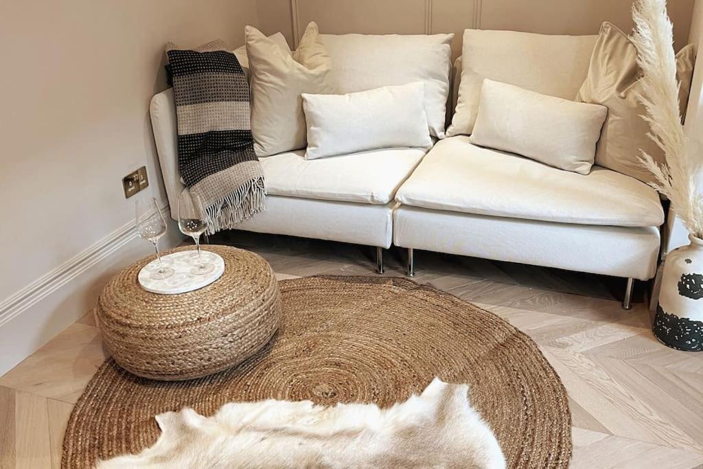 Courtyard Garden, Beautifully Finished Flat - Ba1 Apartment Bath Bagian luar foto